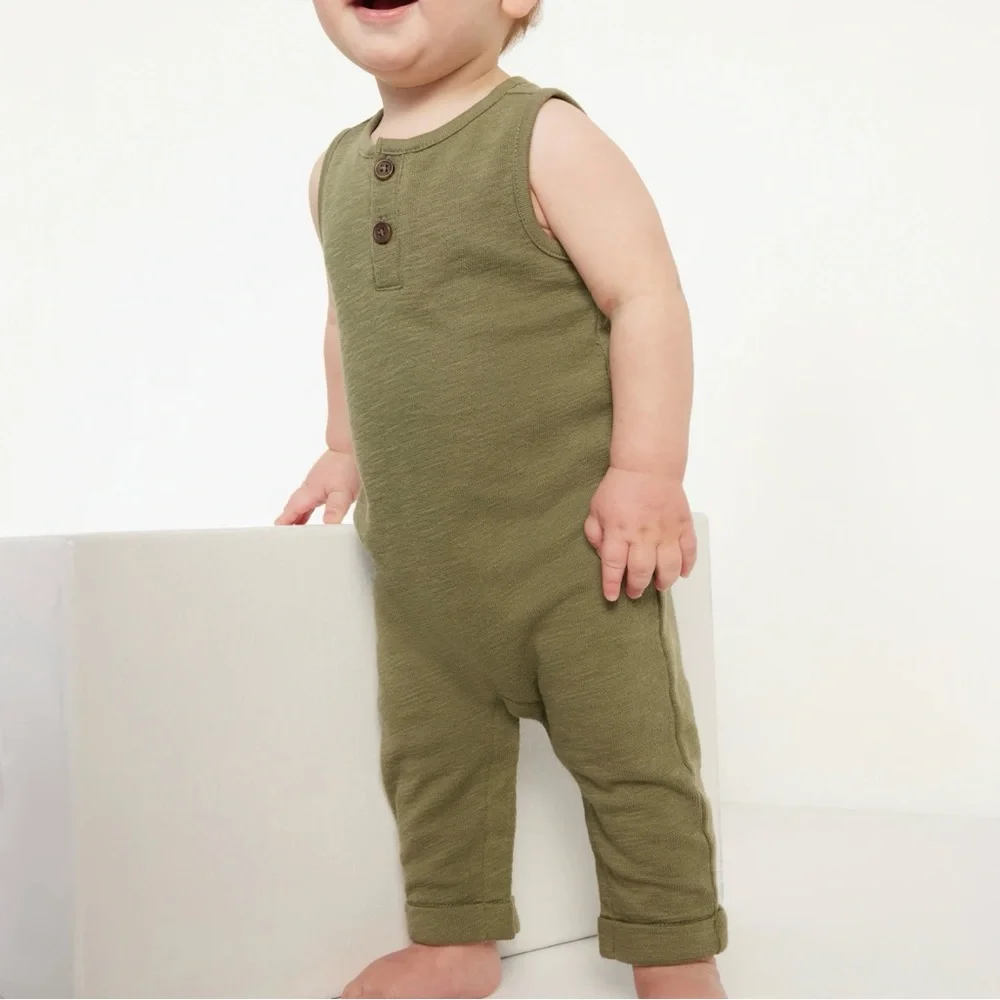 Old Navy Unisex Sleeveless olive green one piece size 6-12 months